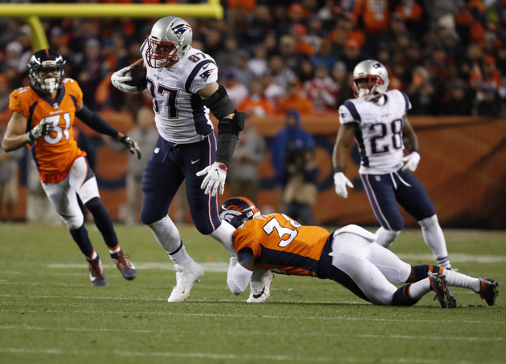 Rob Gronkowski Patriots Broncos Football